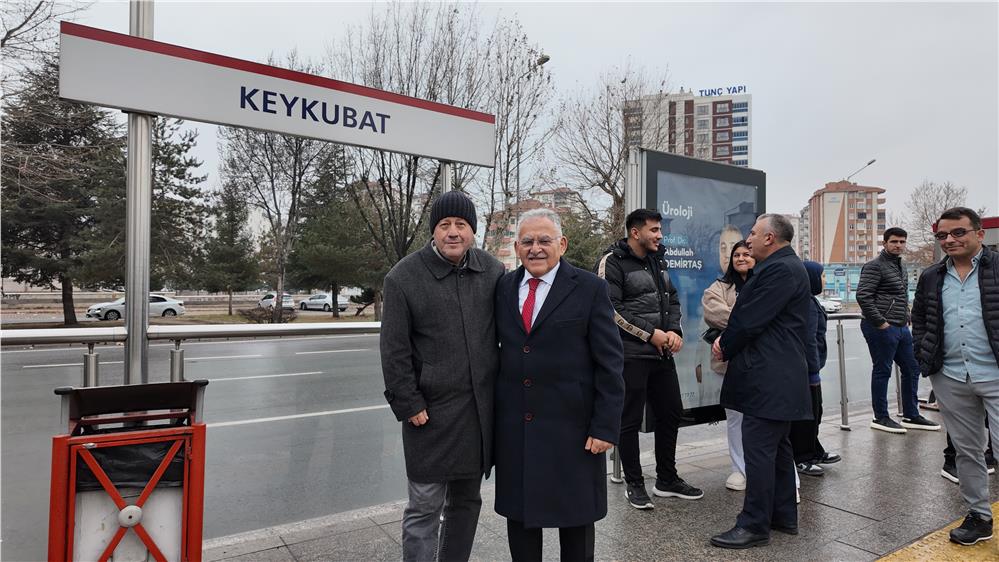 Başkan Büyükkılıç, vatandaşla tramvay yolculuğu yaptı