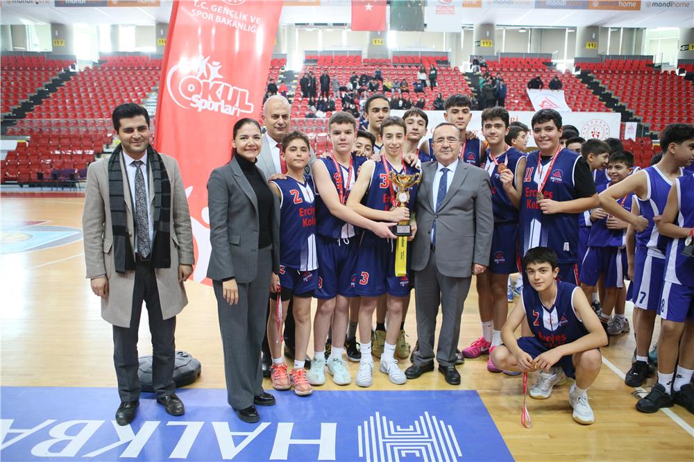 Erciyes Koleji, Kayseri Okul Sporları Yıldız Basketbol Turnuvası şampiyonu oldu