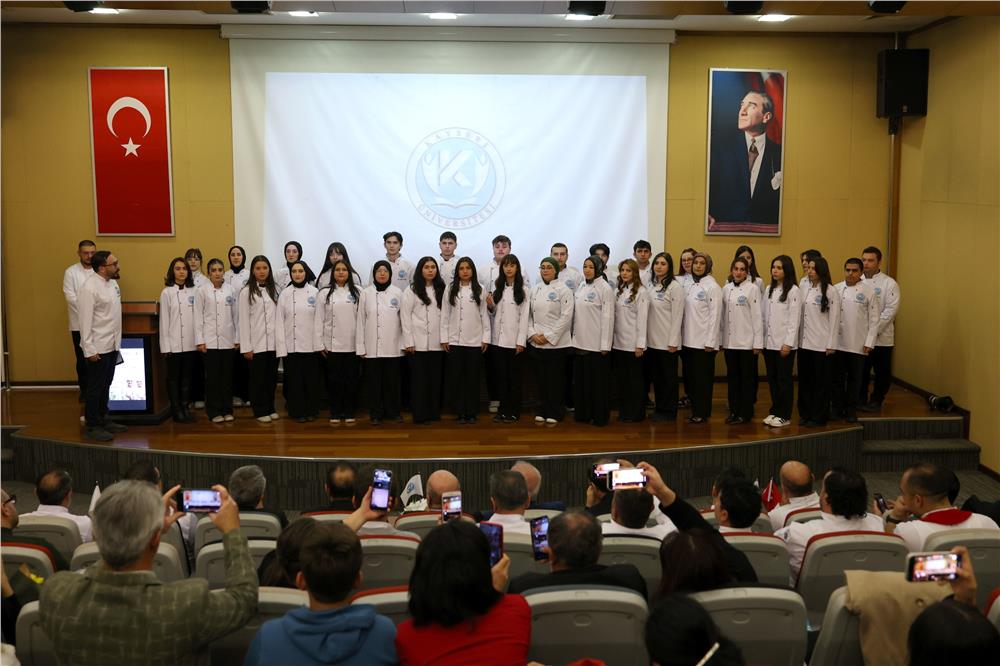 Geleceğin mutfak şefleri ve aşçıları önlüklerini giydi