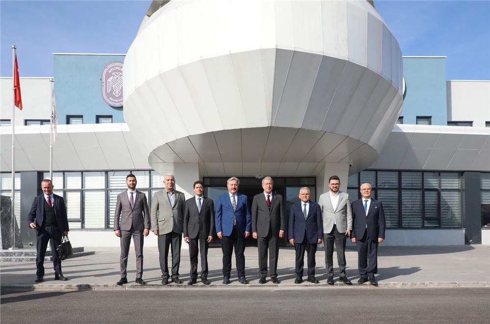 Kayserili sanayiciler Havacılık Lisesi'nde buluştu