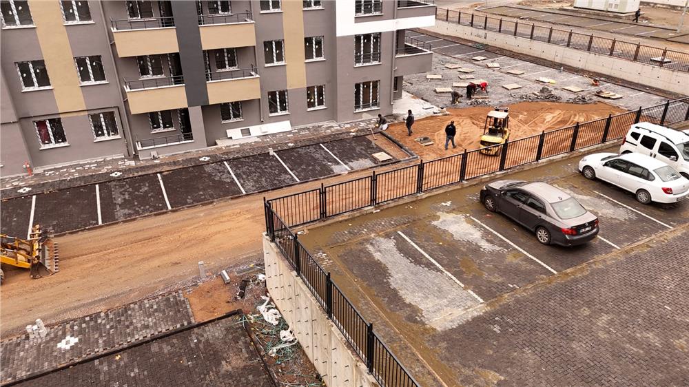 Küçükali Mahallesi'nde yaya yolu ve otopark düzenleniyor