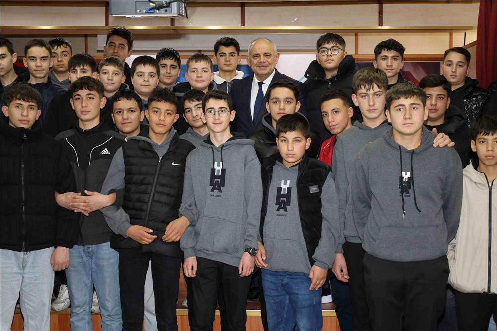 Yahyalı'da gençler sordu, başkan cevapladı