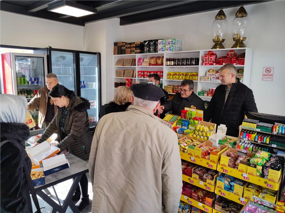 Yeni Ufuklar Derneği burs için mini market açtı