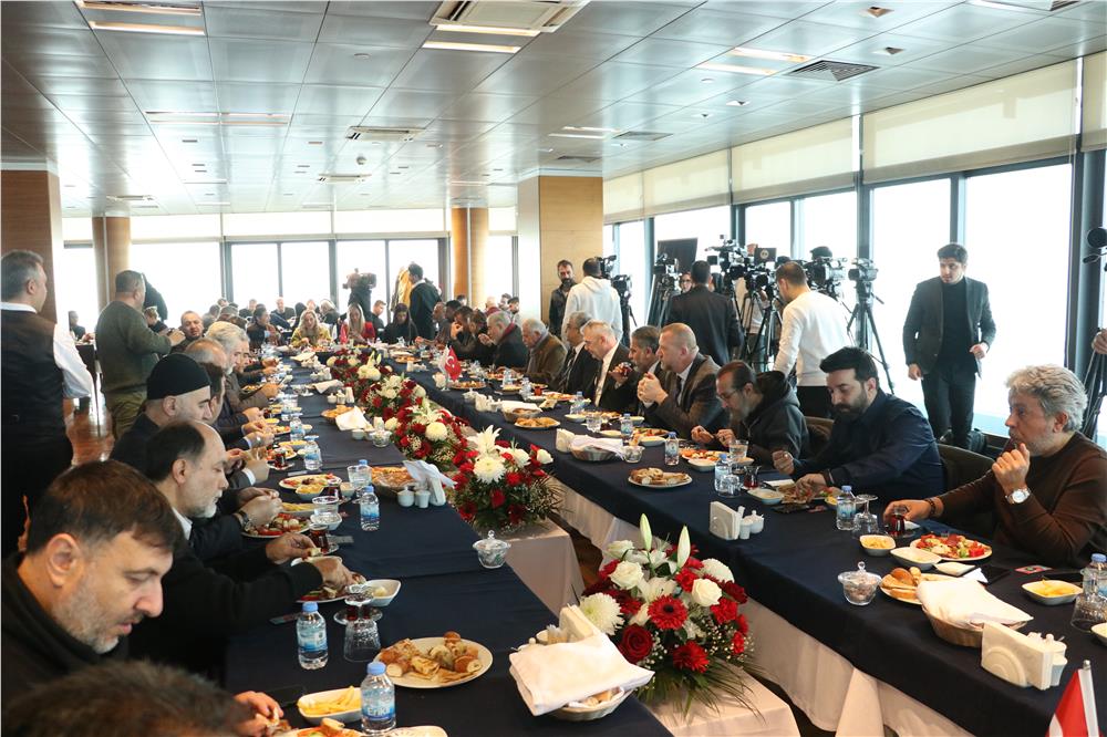 Erciyes Anadolu Holding Başkanı Öksüzömer’den şirket devri açıklaması