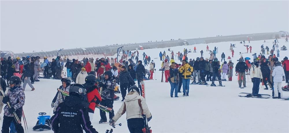 Erciyes Kayak Merkezi'nde sömestir yoğunluğu