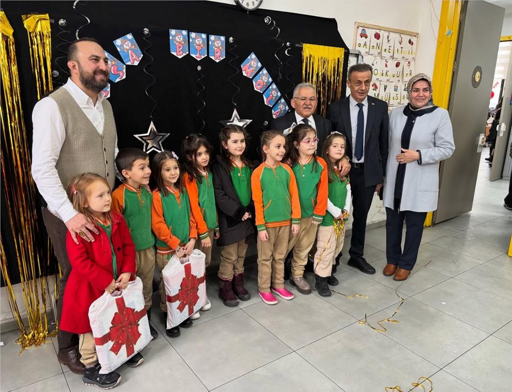 Kayseri’de öğrenciler karne heyecanı yaşadı