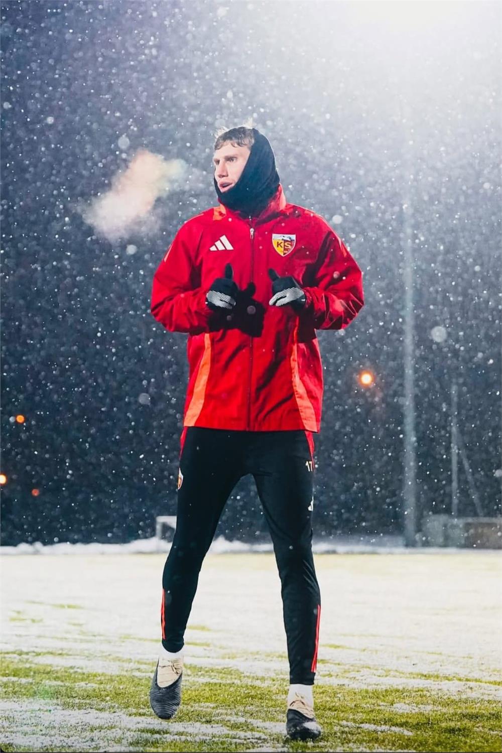 Kayserispor, Burak Kapacak’ın bonservisini aldı