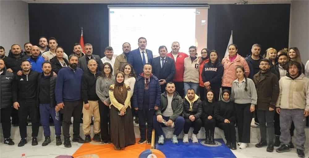 Mas Güreşi antrenörlük kursu başladı