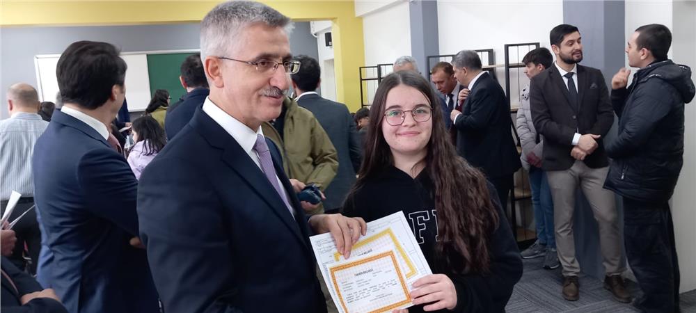 Milli Eğitim Bakan Yardımcısı Yılmaz, Develi'de karne dağıttı