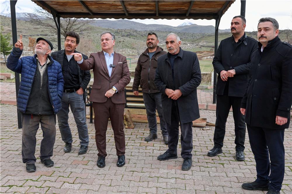 Başkan Özdoğan, Karpuzsekisi