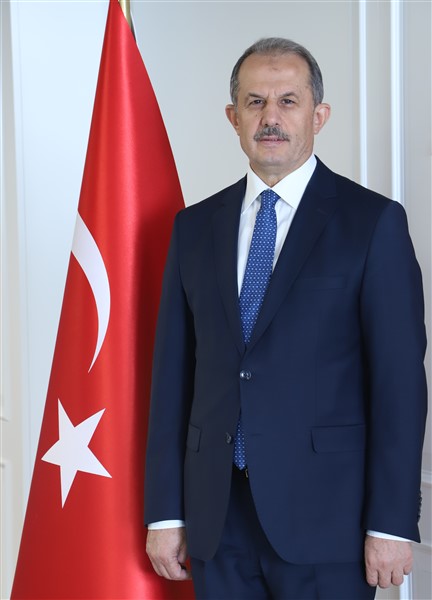 Başkan Taşyapan'ın ağabeyi Hakkari Valisi olarak atandı