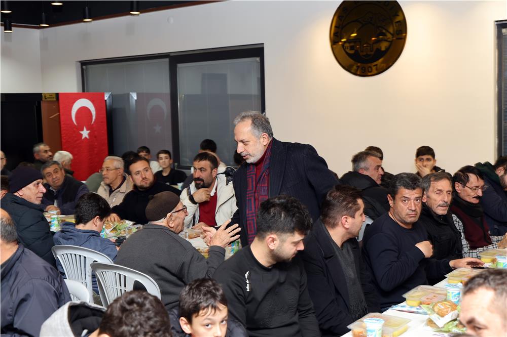 Başkan Yalçın gönül sofrasında vatandaşlarla iftar açtı
