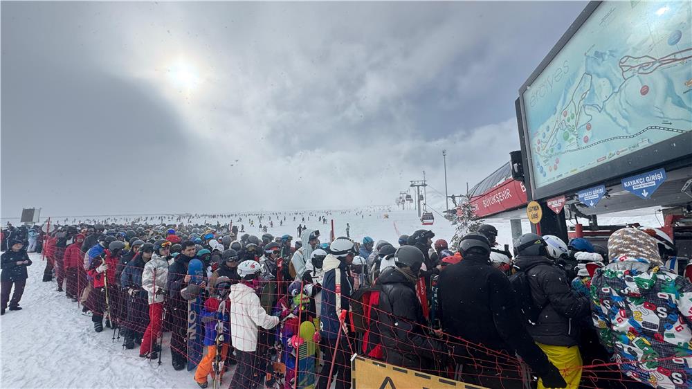 Erciyes’te hafta sonu yoğunluğu yaşanıyor