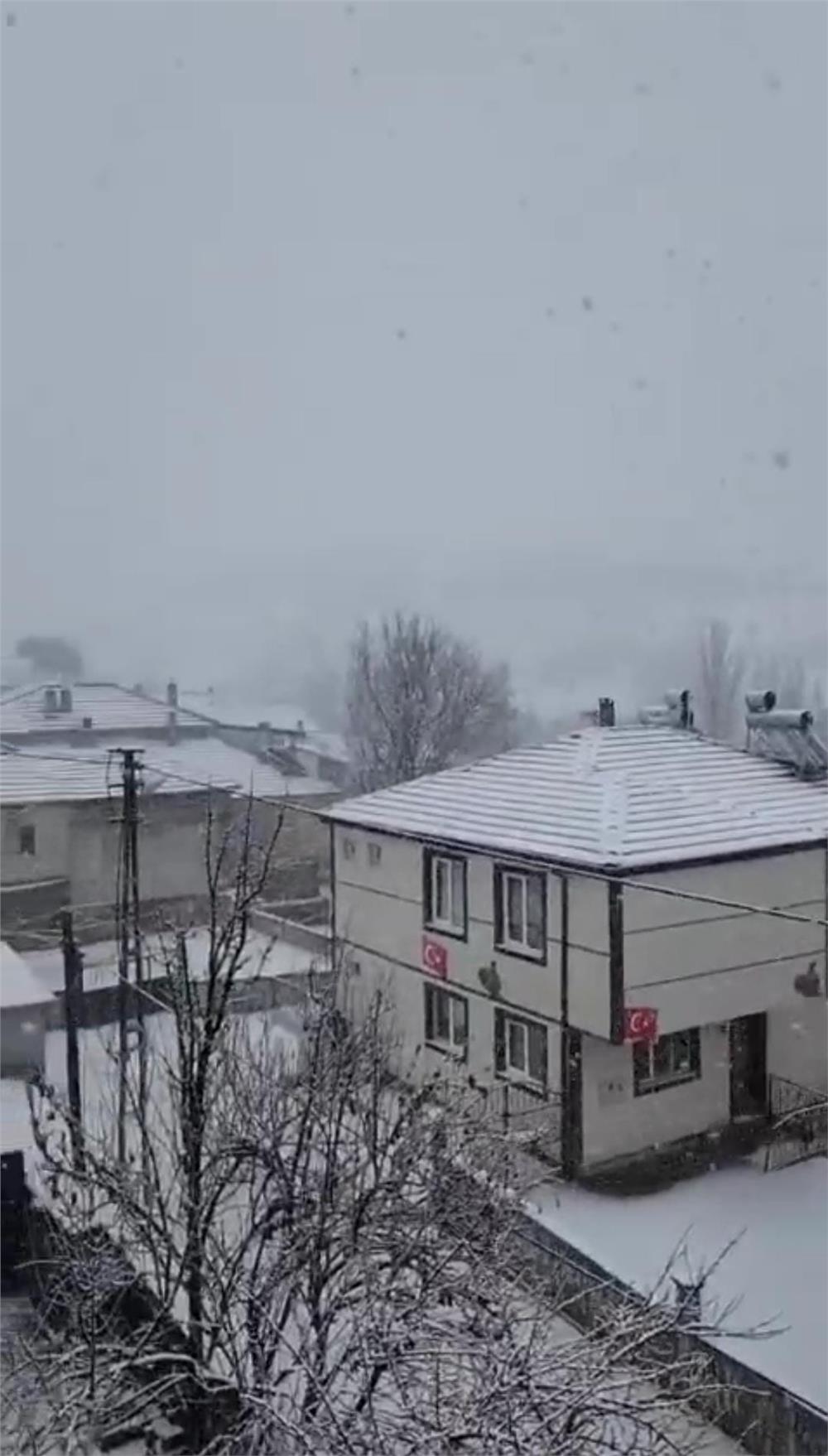 Felahiye ve Tomarza’ya kar yağdı