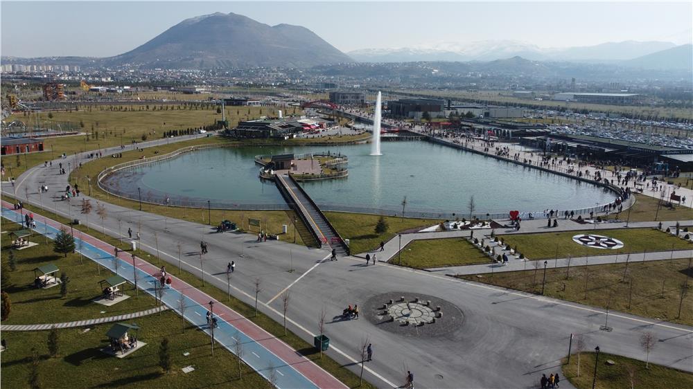 Millet Bahçesi Kayserililerin buluşma noktası oldu