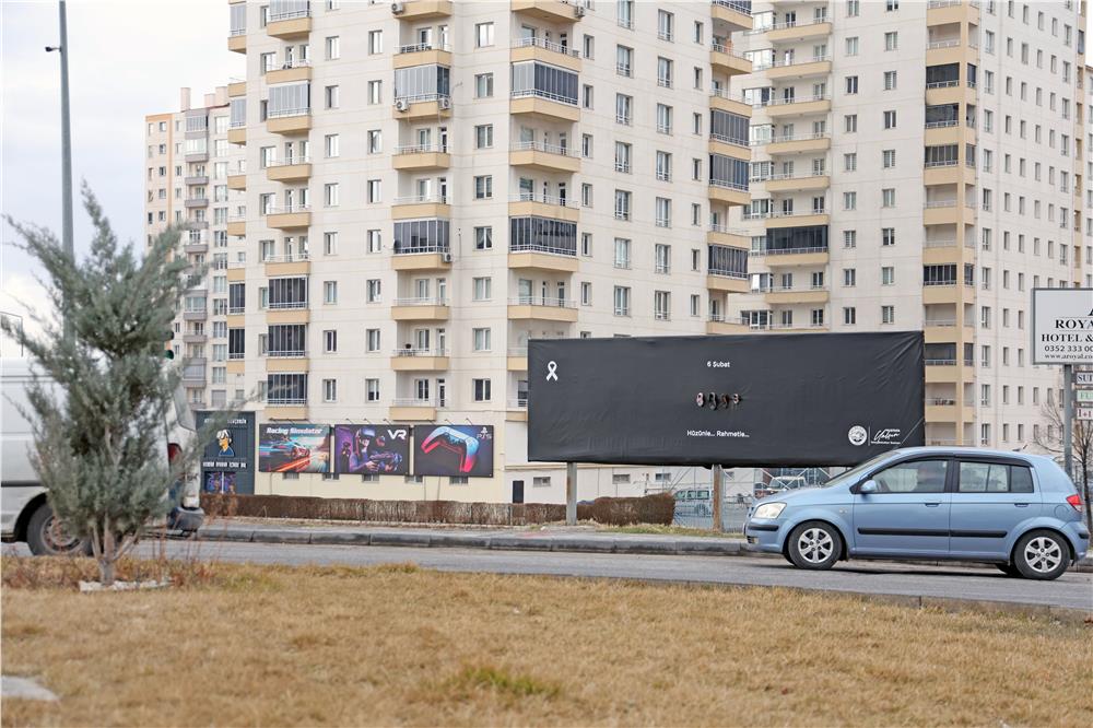 Talas billboardlarında 6 Şubat vefası