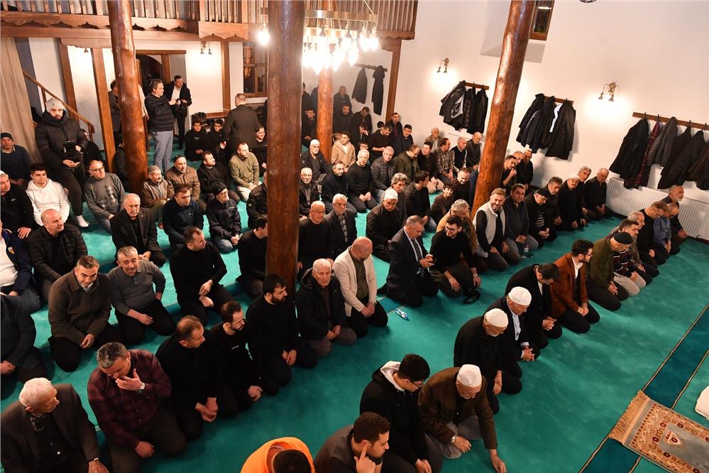 Tasmakıran Camii ilk teravihte yeniden ibadete açıldı