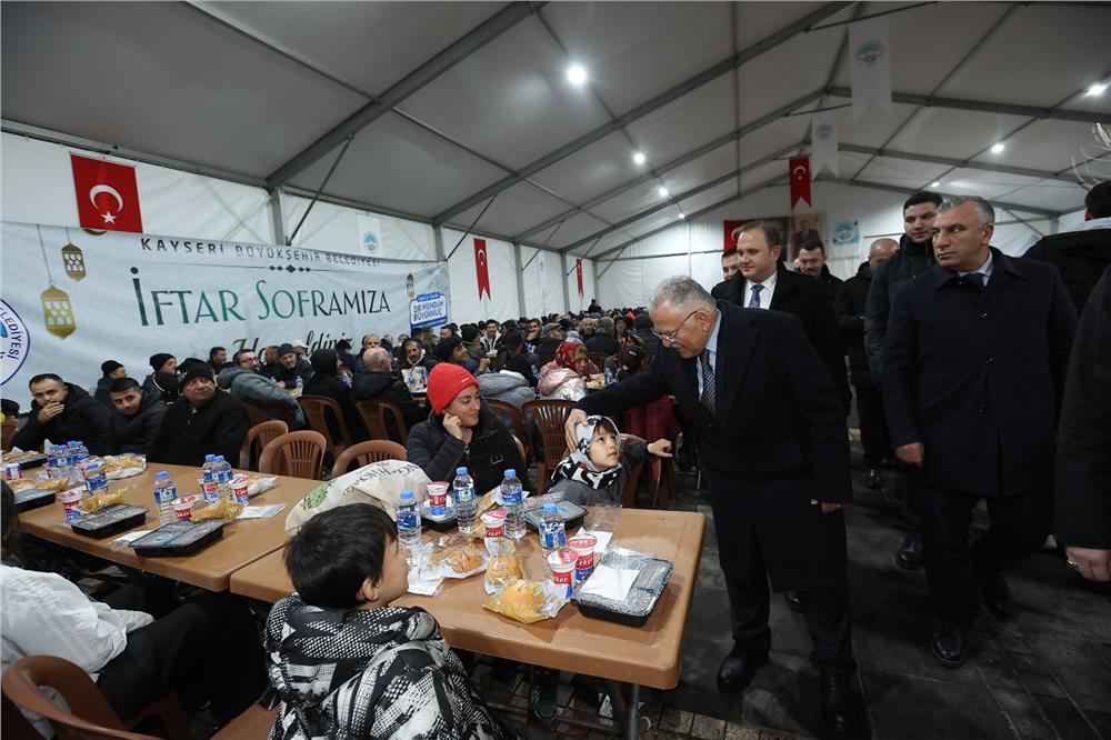 Başkan Büyükkılıç, iftarından bayramına Ramazan coşkusunu Kayserililerle yaşadı
