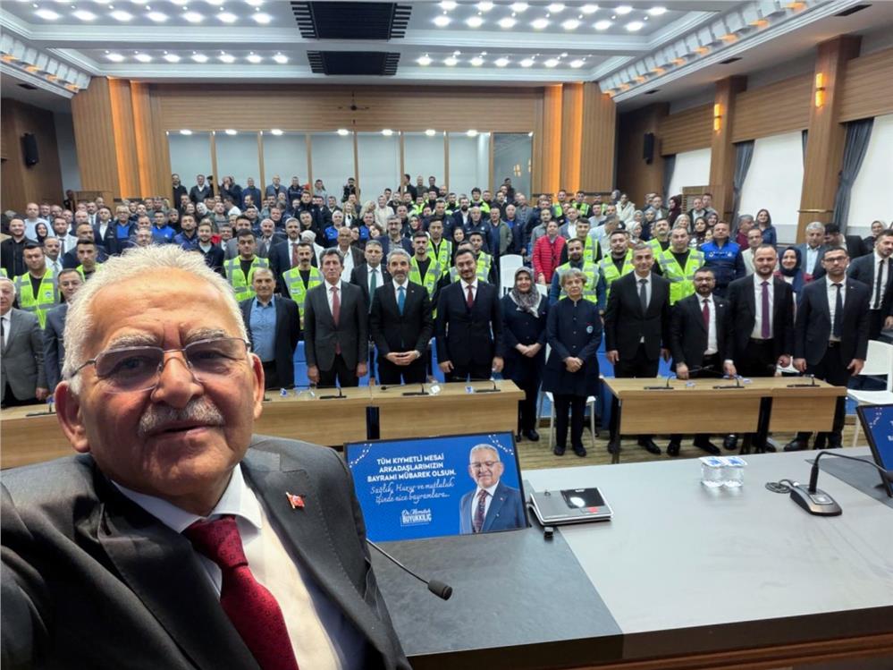 Başkan Büyükkılıç personeliyle bayramlaştı