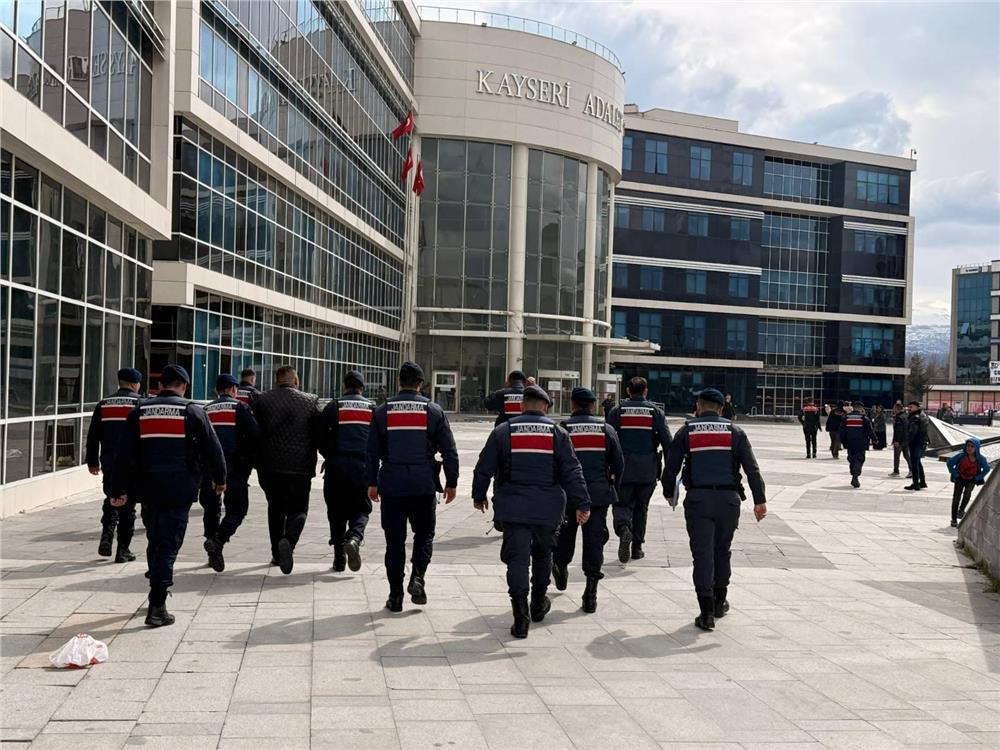 Bayramın ilk günü eşini tabancayla öldüren şüpheli tutuklandı