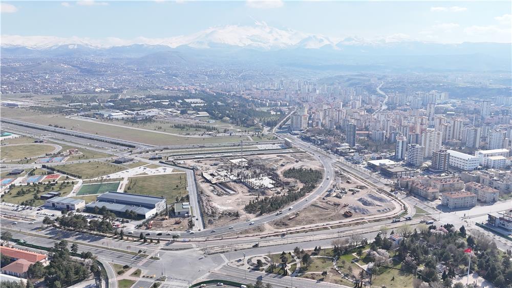 Büyükşehir'den Kartal Kavşağı'nın dört bir köşesinde hummalı çalışma