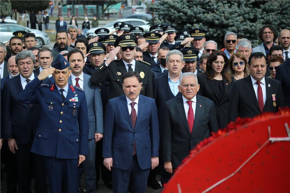 Çanakkale Zaferi'nin 111'inci yılında şehitlerimiz anıldı