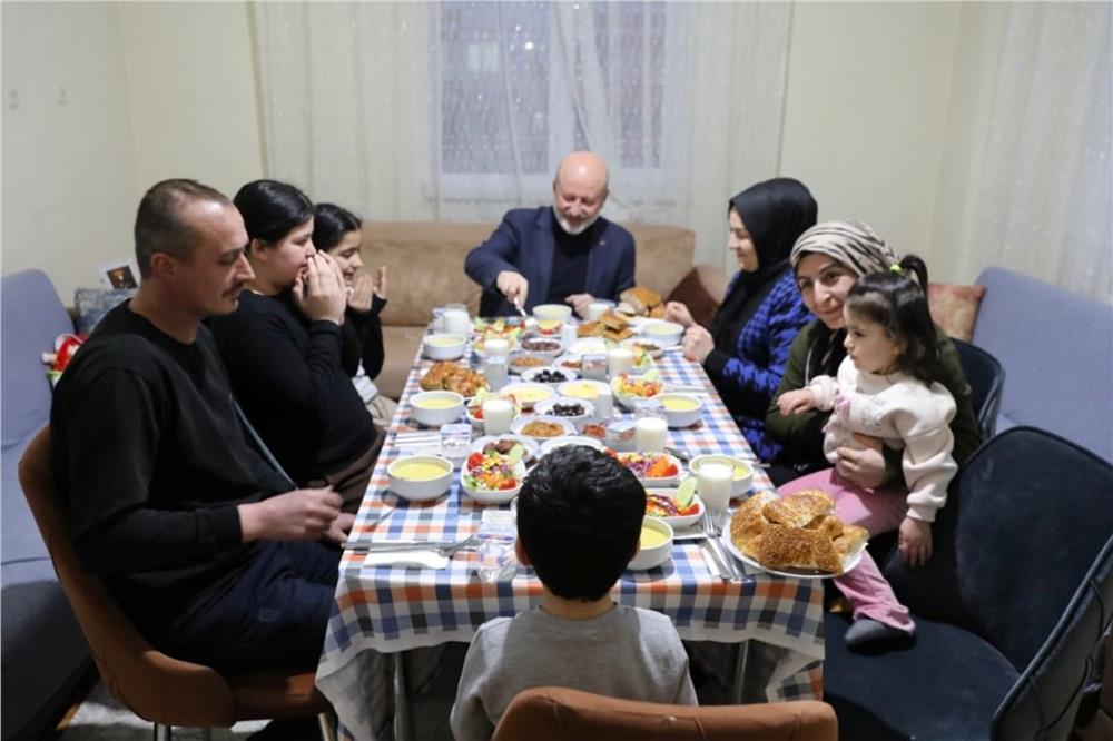 Çolakbayrakdar: Ramazan'ın bereketini hemşehrilerimle aynı sofrada paylaştık