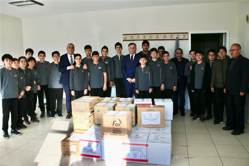 İyilik Timi öğrencilerinden ihtiyaç sahiplerine destek