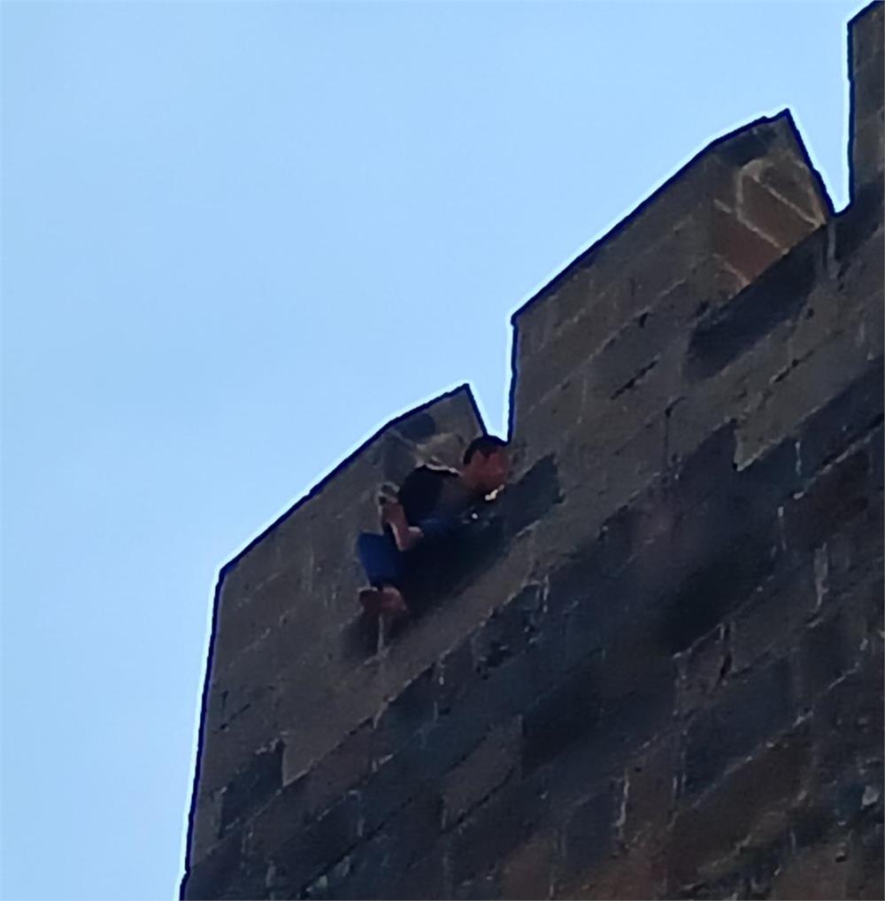 Kayseri Kalesi surlarında intihar girişimi