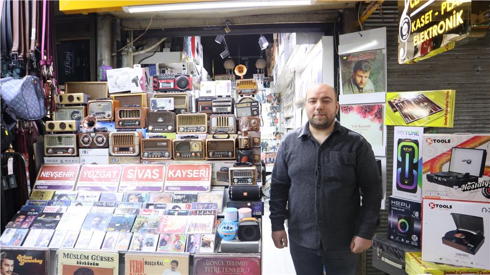 Kayseri’de 19 yıllık kasetçi teknolojiye direniyor