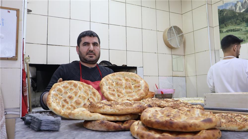 Kayseri’de hayırseverlerin desteğiyle askıda Ramazan pidesi uygulaması