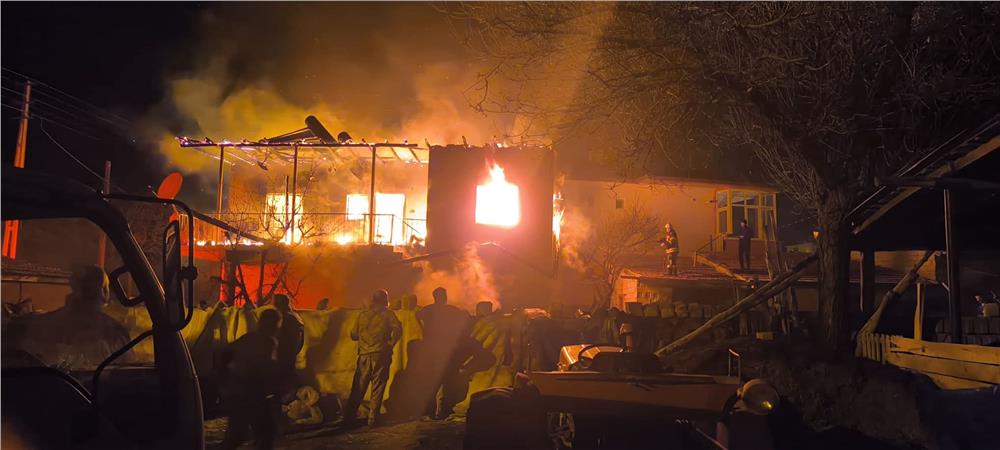 Kayseri'de müstakil evde yangın: 1 ölü, 2 yaralı