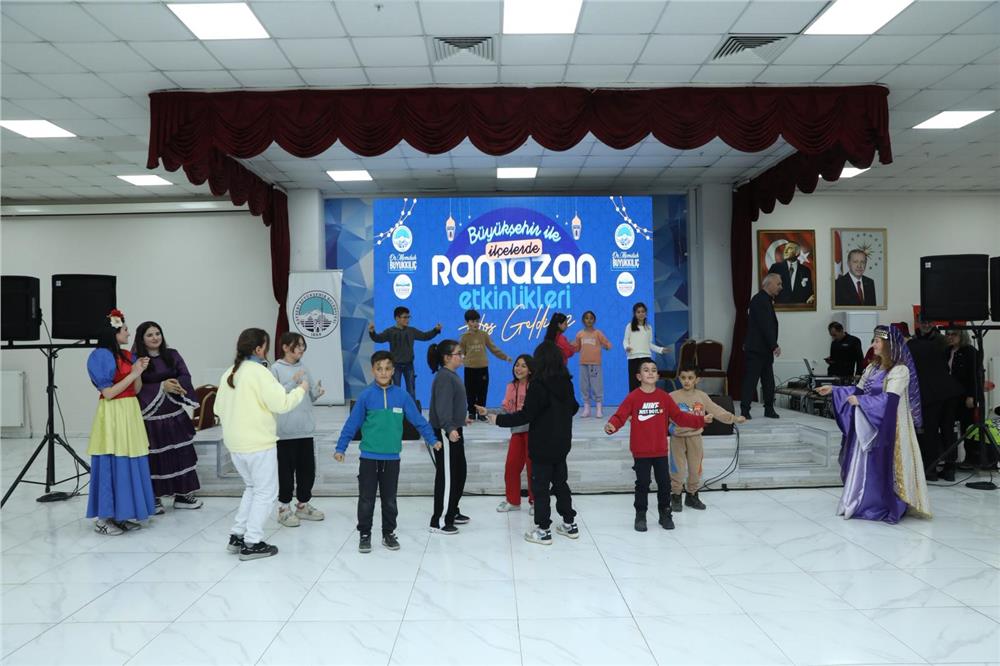 Kayseri'de on bin çocuk aynı sevinçte buluştu