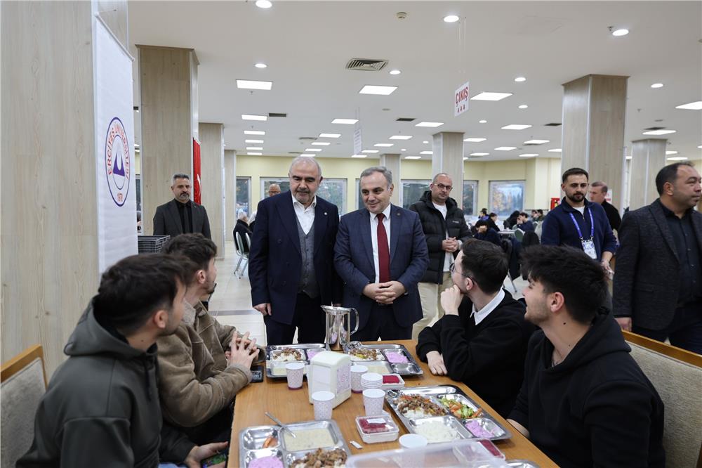 Rektör Prof. Dr. Altun, öğrenciler ile iftar yaptı