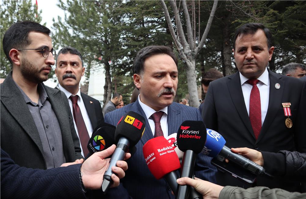 Vali Çiçek: Milletçe birbirimize kenetlenmeliyiz