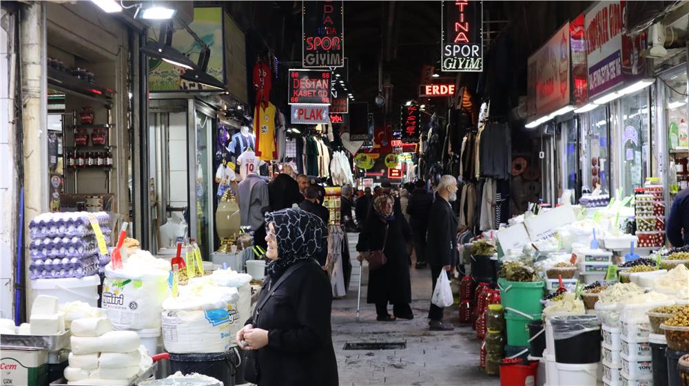 800 yıllık tarihî Kapalı Çarşı, ticaretteki canlılığını koruyor