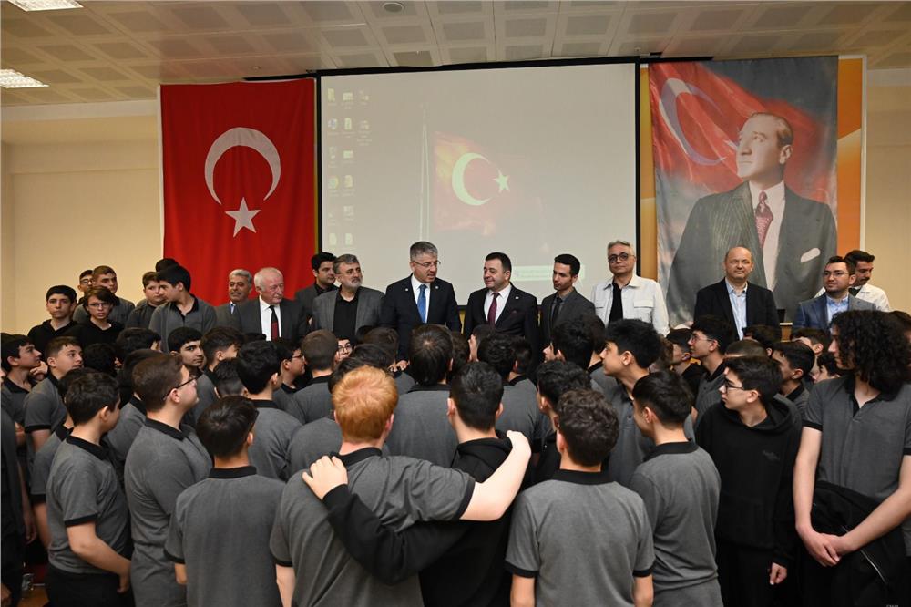 Çopuroğlu, OSB Teknik Lisesi öğrencileriyle bir araya geldi