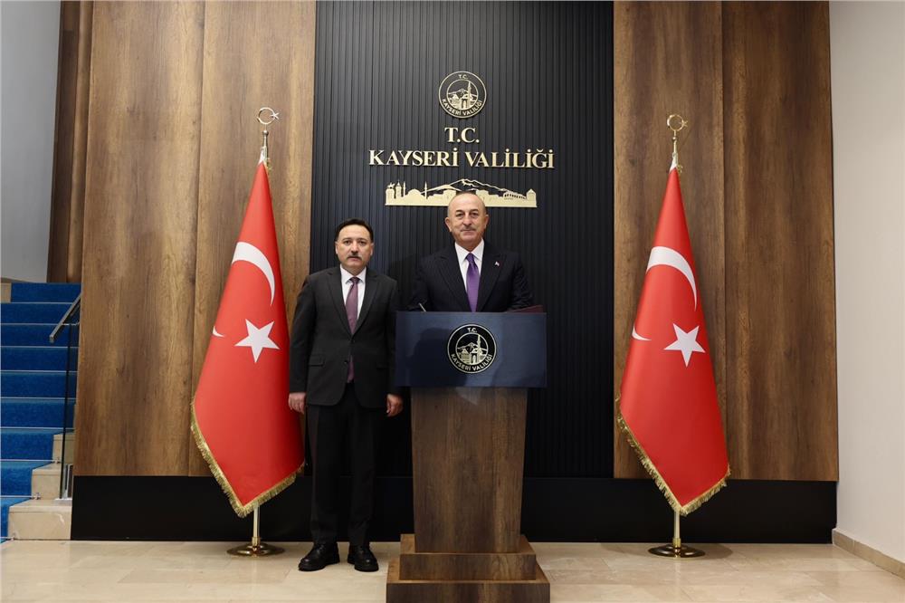 Dışişleri eski Bakanı Çavuşoğlu’ndan Vali Çiçek’e ziyaret