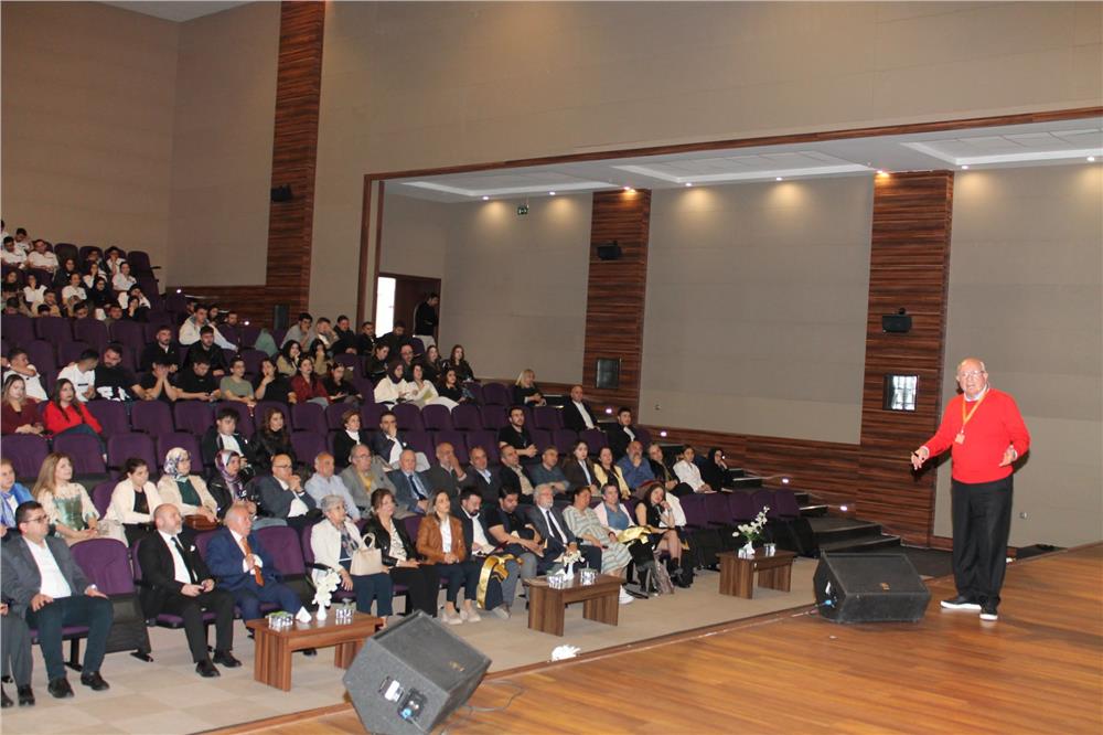 Eczacı Özbay, NNYÜ'de öğrencilerle buluştu