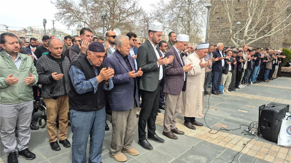Eğitim Bir-Sen Kayseri Şubesi’nden gıyabi cenaze namazı