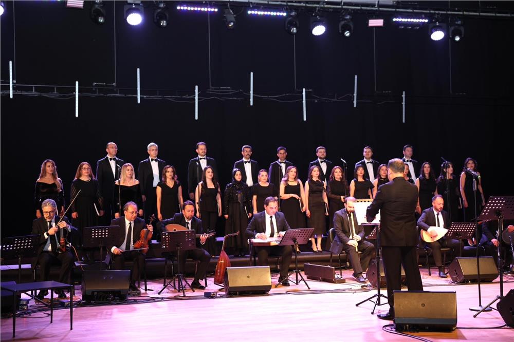 Kayseri’de avukatlar, kurdukları koro ile günlerini kutladı