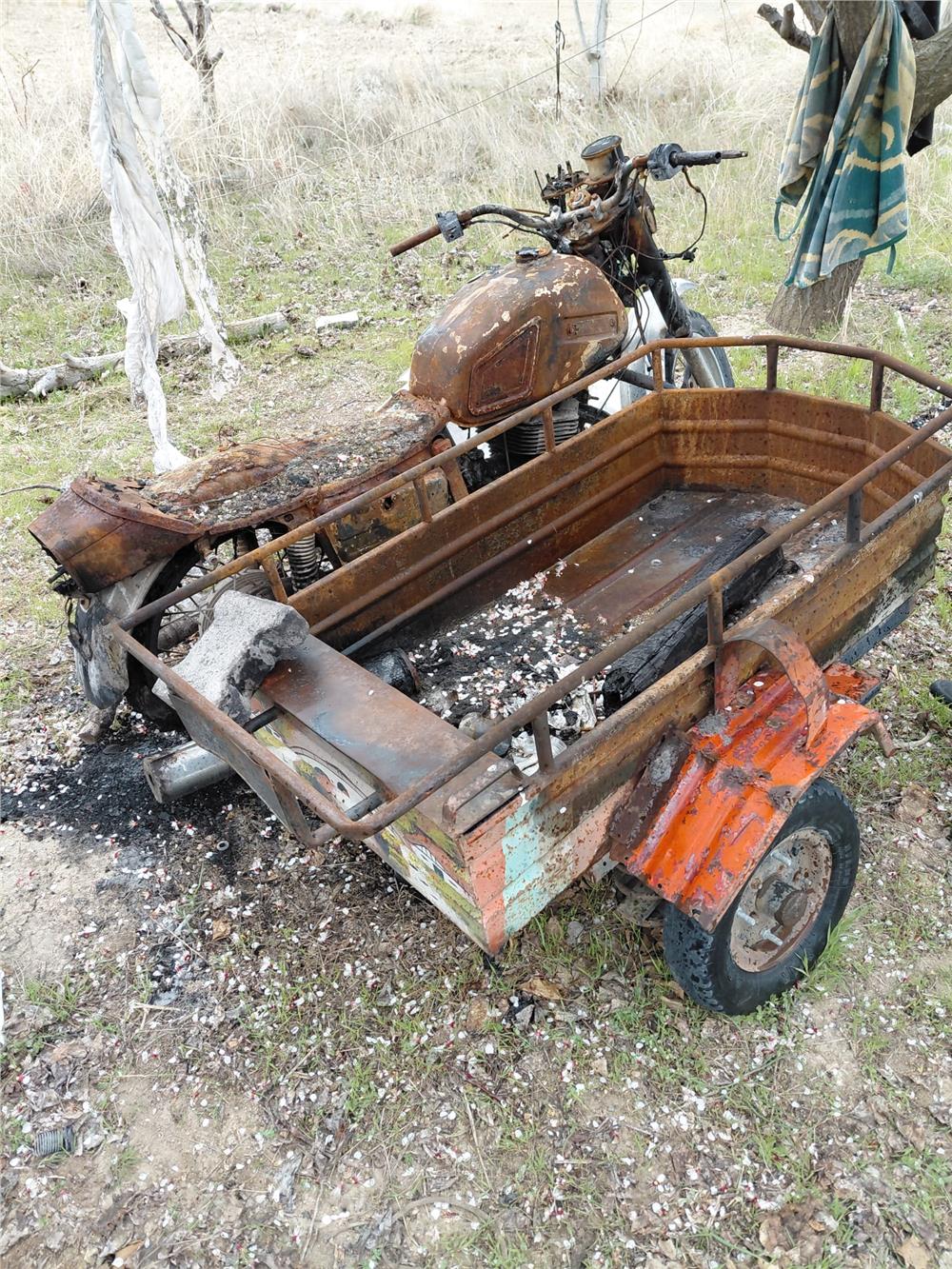 Kayseri’de park halindeki motosiklet yandı