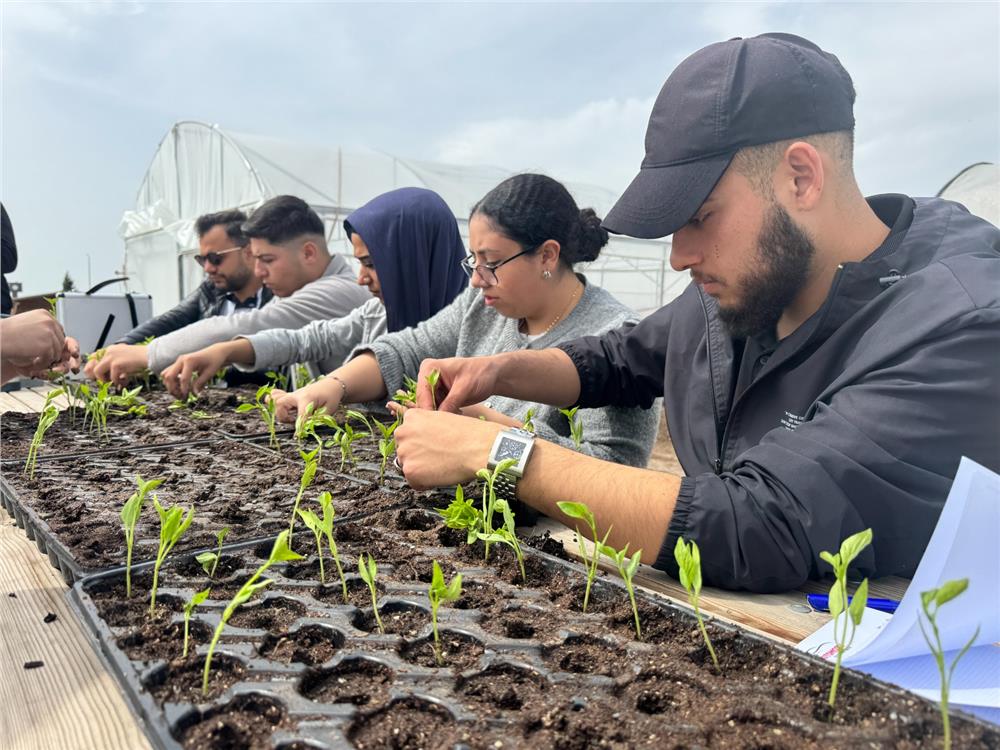 Kayseri'deki üniversitelilere uygulamalı organik tarım eğitim verildi