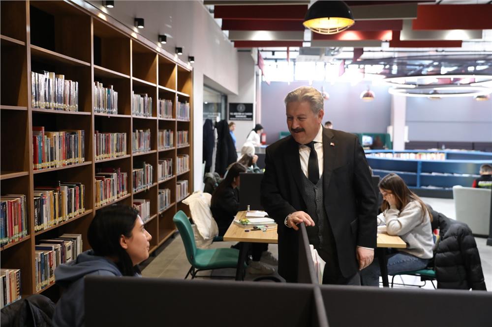 Kayserili gençler geleceğe Akıl Küpü Kütüphanelerinde hazırlanıyor