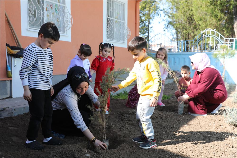 Kocasinan'da minik eller toprağa değiyor!