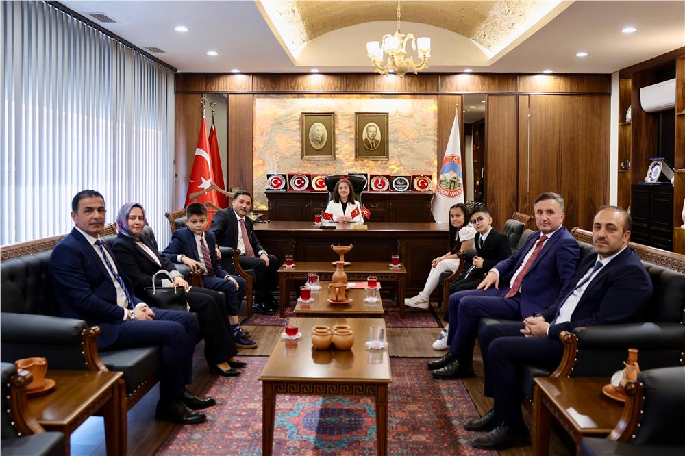 Vali Çiçek, makamını çocuklara emanet etti