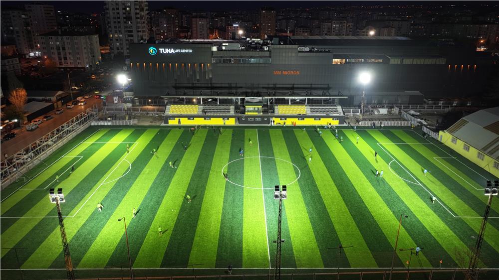 Vali Muammer Güler Stadı baştan sona yenileniyor