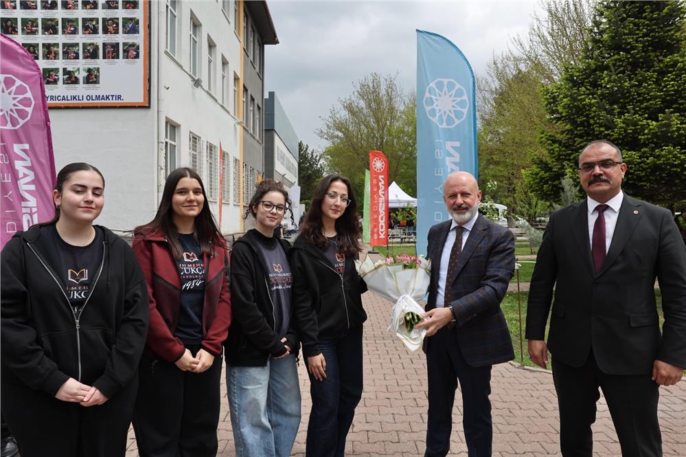 Çolakbayrakdar: Güçlü ve büyük Türkiye'nin temeli donanımlı gençliktir