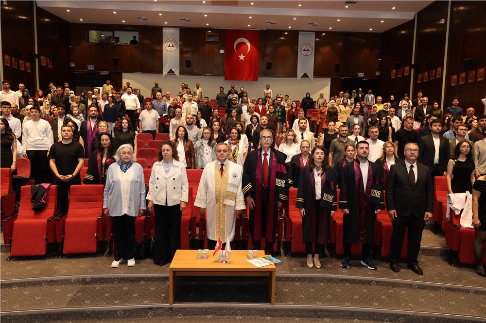 ERÜ Eczacılık Fakültesi'nde “Önlük Giyme Töreni” düzenlendi