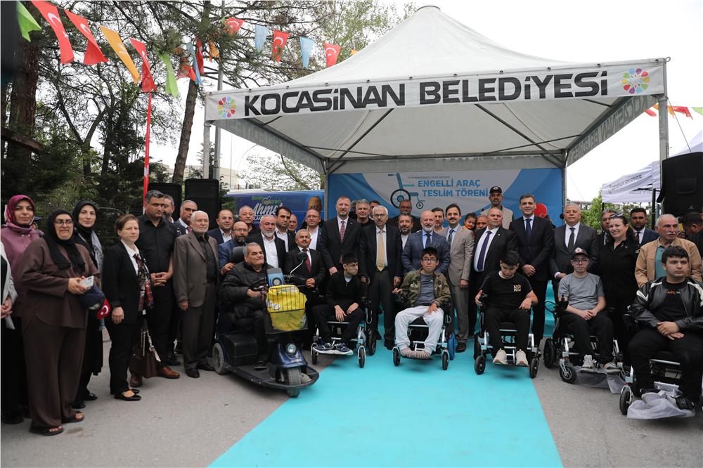 Kocasinan Belediyesi 22 akülü araç dağıttı